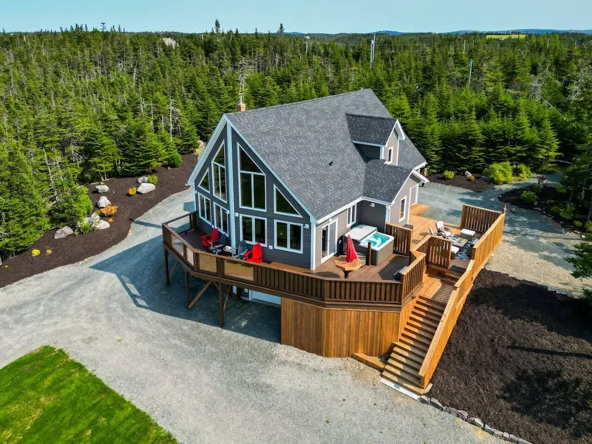 Waterfront Escape | Hot Tub • Kayaks • Fire Pit - Image 1