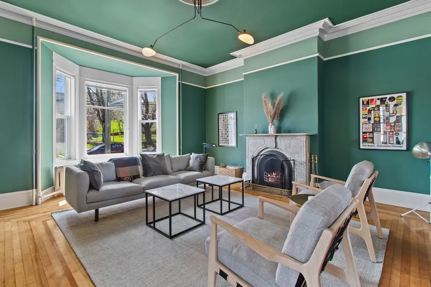 Emerald Victorian Patio 4+1 Bd Parking - Image 1