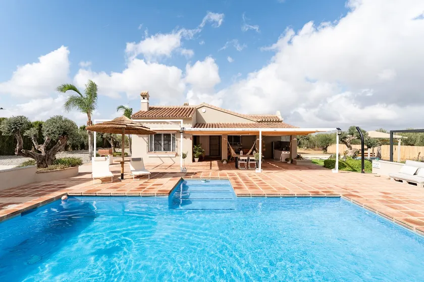 Quiet villa, El Retiro - Image 1