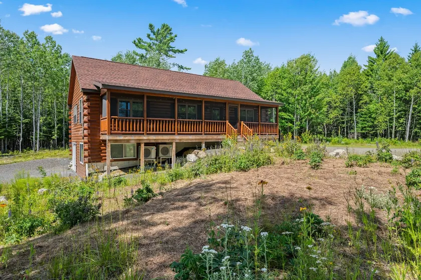 Abazi Lodge - Log Cabin on Snowmobile trails - Image 1