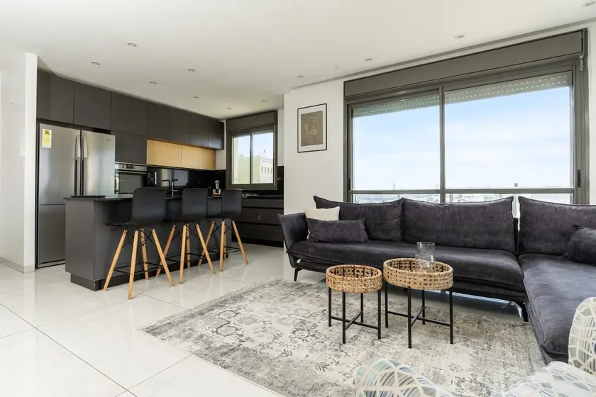 Luxury 3 Bedrooms apartment in Baka - Image 1