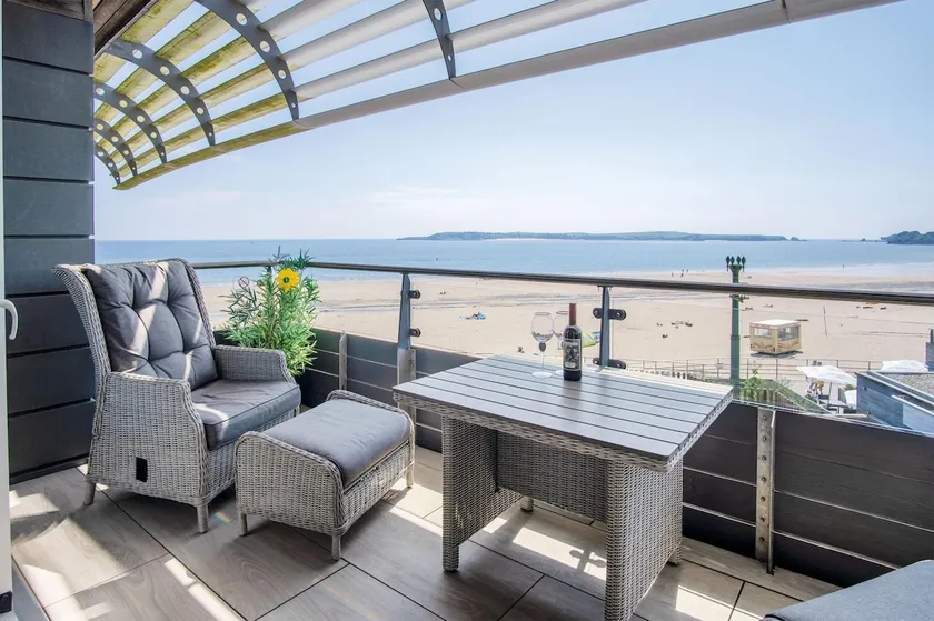 Waters Edge - 2 Bedroom Apartment - Tenby - Image 1