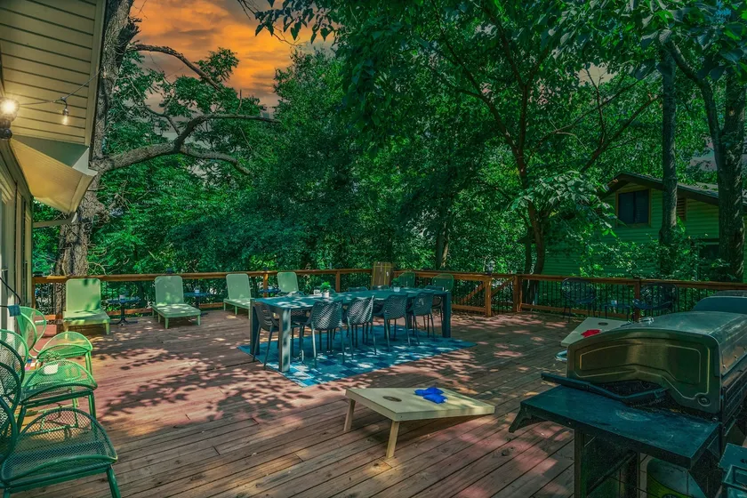 HOT TUB + 5000+square feet HUGE Lakeview Home! - Image 1