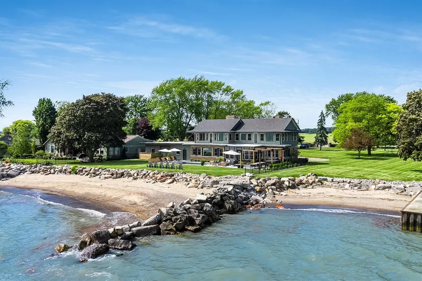 Northshore Beach Estate Salt water pool & Hot Tub - Image 1