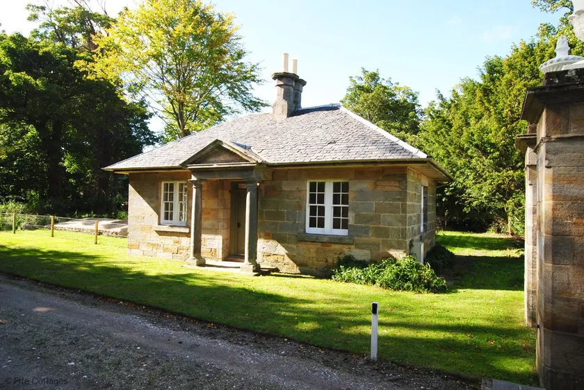 Strathtyrum Gate Lodge, St Andrews - Image 1