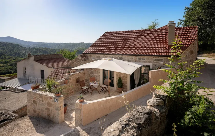1 Bedroom Luxurious Home In Vrisnik - Image 1