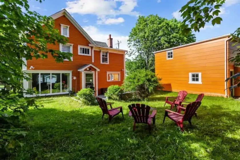 Tigh na mara 4br Historic Seaside Charm Awaits - Image 1