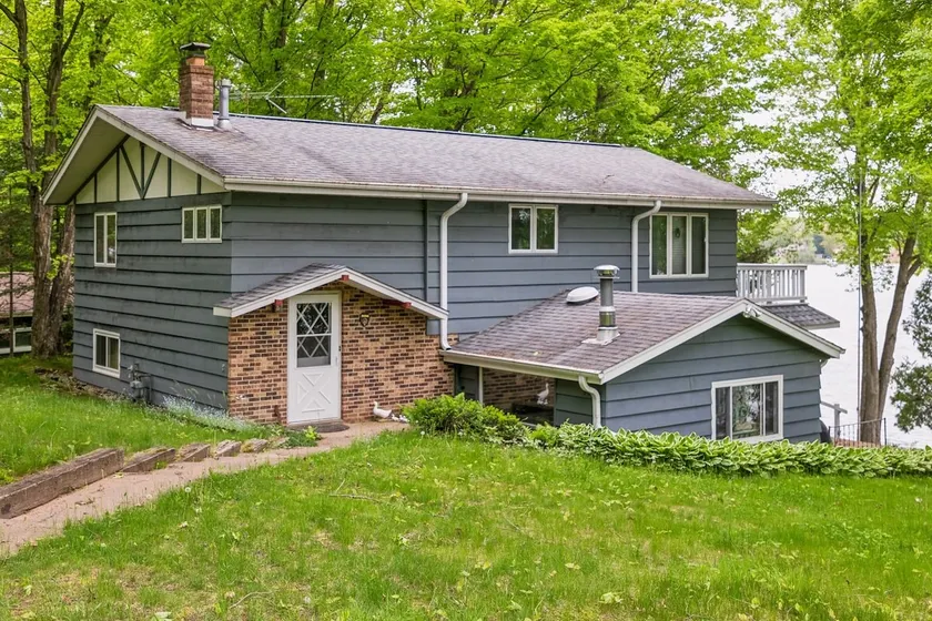 Scenic 4BR Lake View Cottage - Image 1