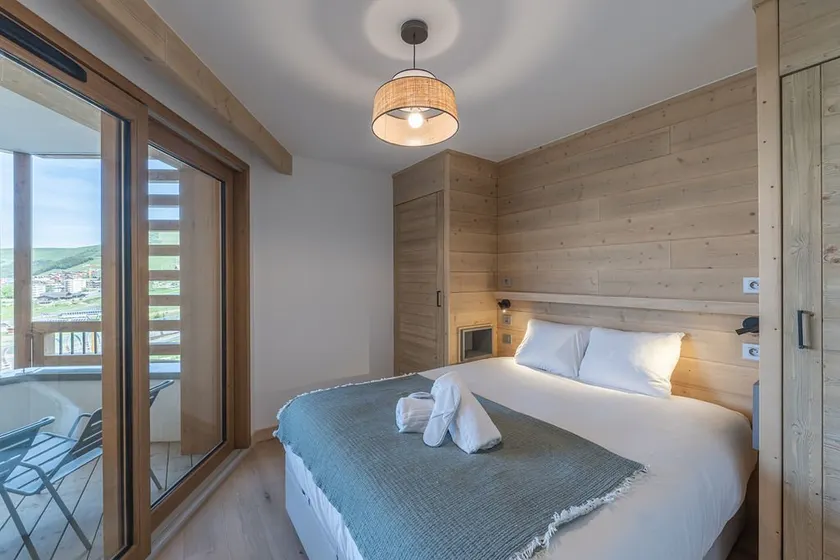 L'Emparis - For 5, Ski IN Ski Out, Wellness and vi - Image 1