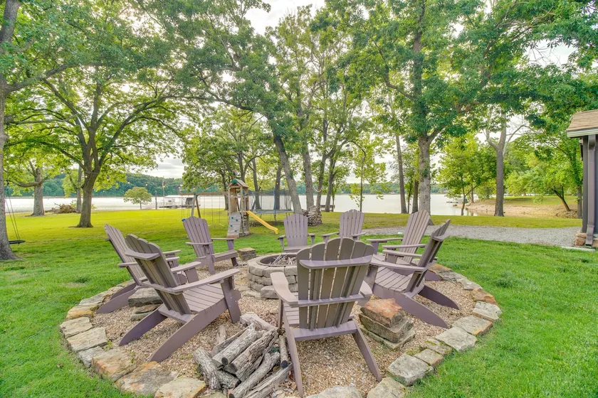 On-site Lake Access: Group Getaway in Afton - Image 1