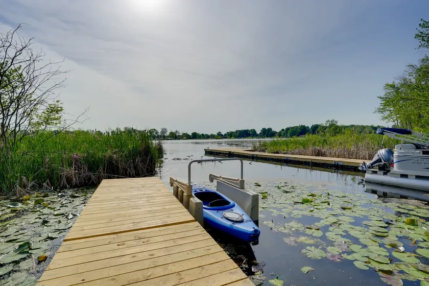 Lakefront Home in Hartford: Hot Tub, Kayaks & Dock - Image 1