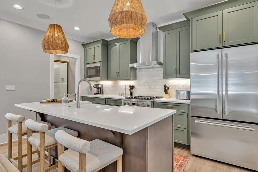 Alto- Walk to Restaurants - Private Rooftop Deck! - Image 1