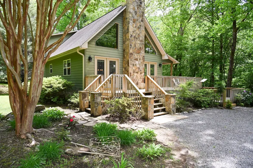 Creekside Lodge - Image 1