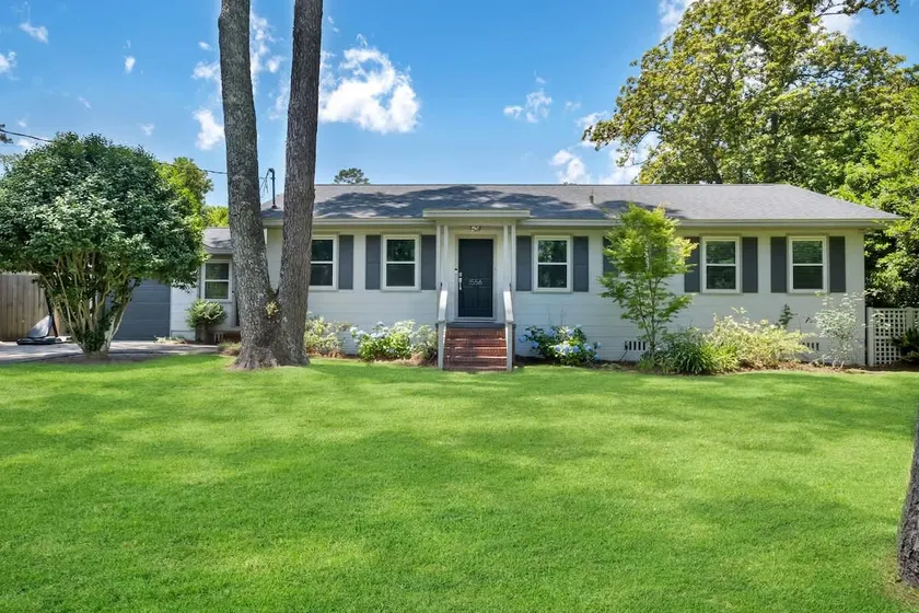 Minutes from FSU. Fenced Backyard. Pet-Friendly. - Image 1