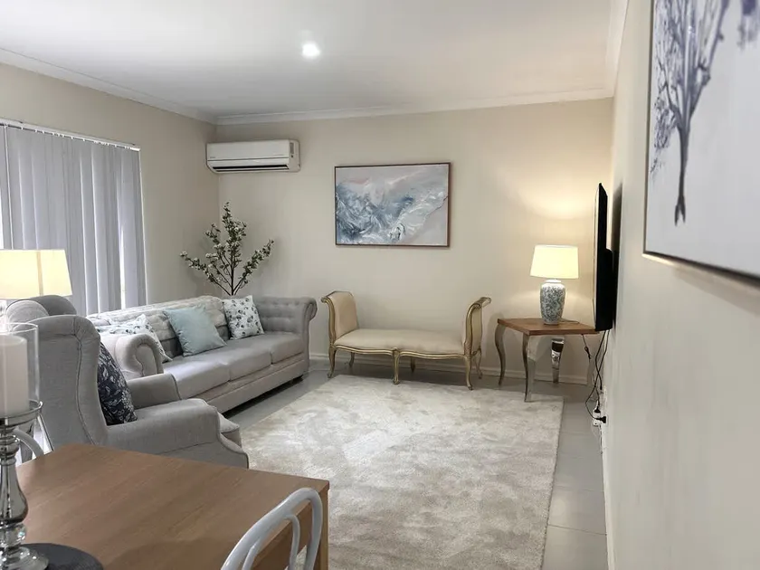 1 Sparkling Sanctuary Joondanna 3BR 2BA & Parking - Image 1