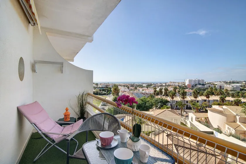 Appartement 'T1 Marques' avec piscine partagée, balcon et Wi-Fi - Image 1