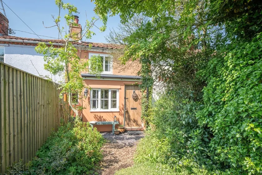 2 Fox Cottage, Darsham - Image 1