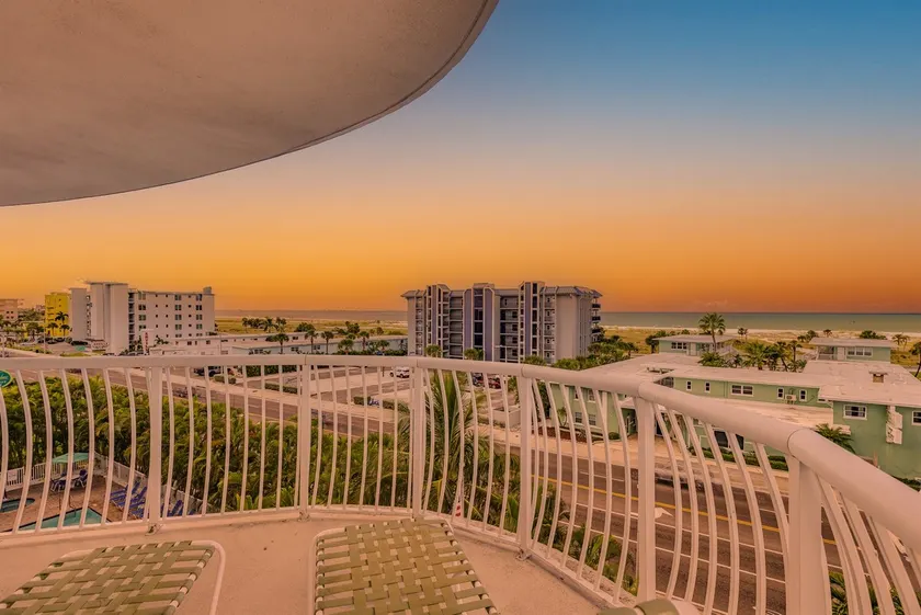 Cleanest Luxury Unit on Treasure Island! - Image 1