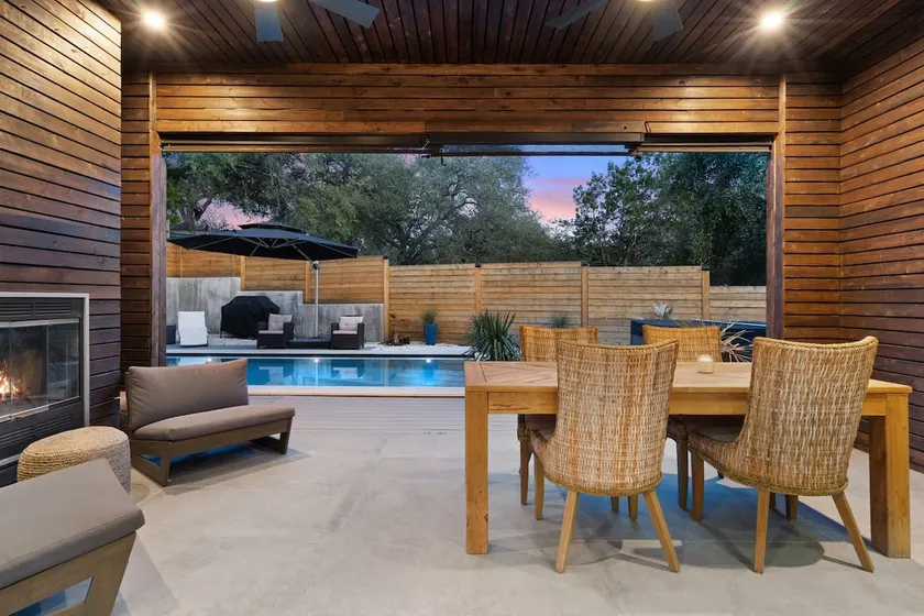 Luxury Home-EV-Heated Pool & Jacuzzi - Lake Austin - Image 1