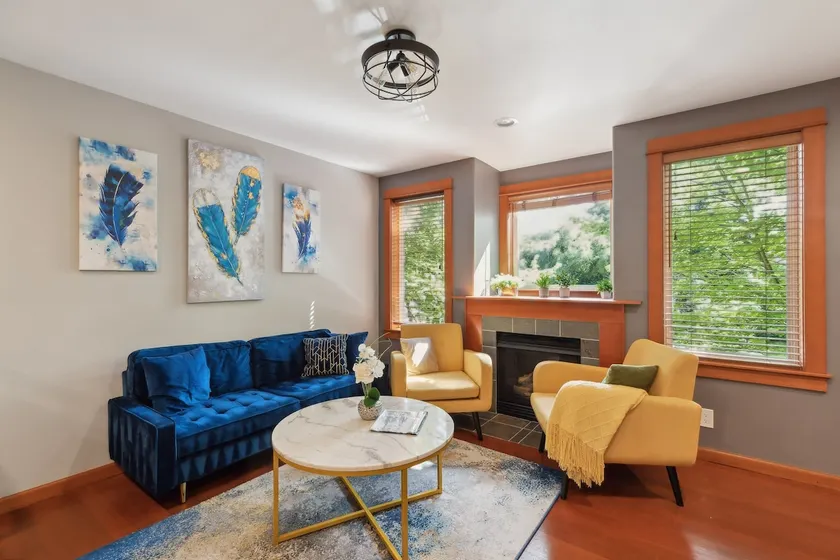 Charming 2BR Townhouse near Green Lake - Image 1