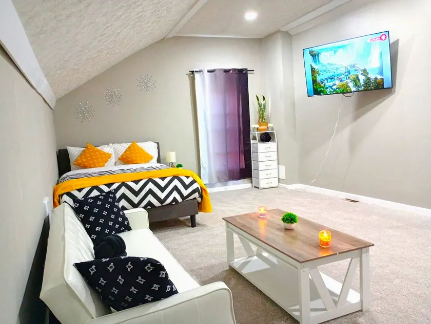 Up Unit Studio in West CLE - Image 1