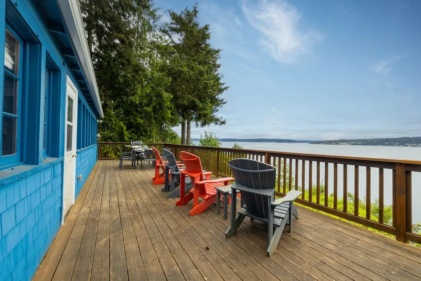 Waterfront Whidbey Cabin | Sleeps 6 | Beach Access - Image 1