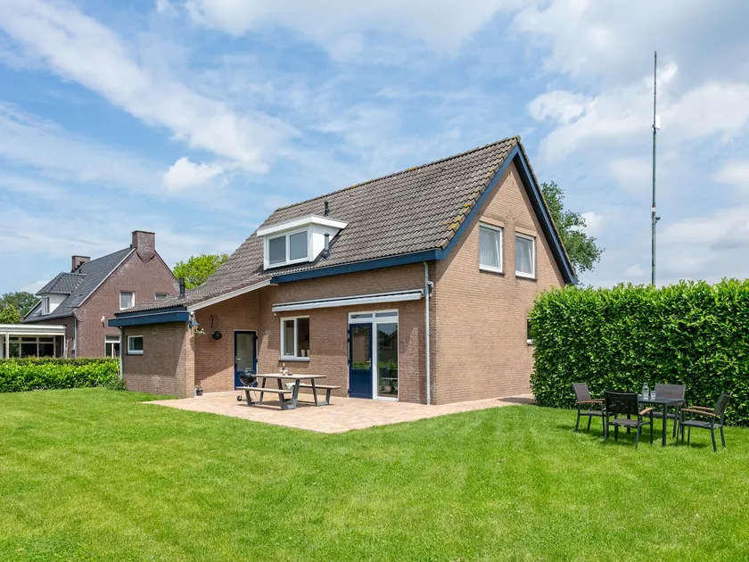 Cosy family home near a farm - Image 1