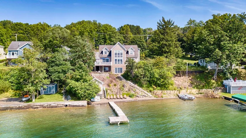 Stone Crest | Luxury Lake House on Wine Trail - Image 1