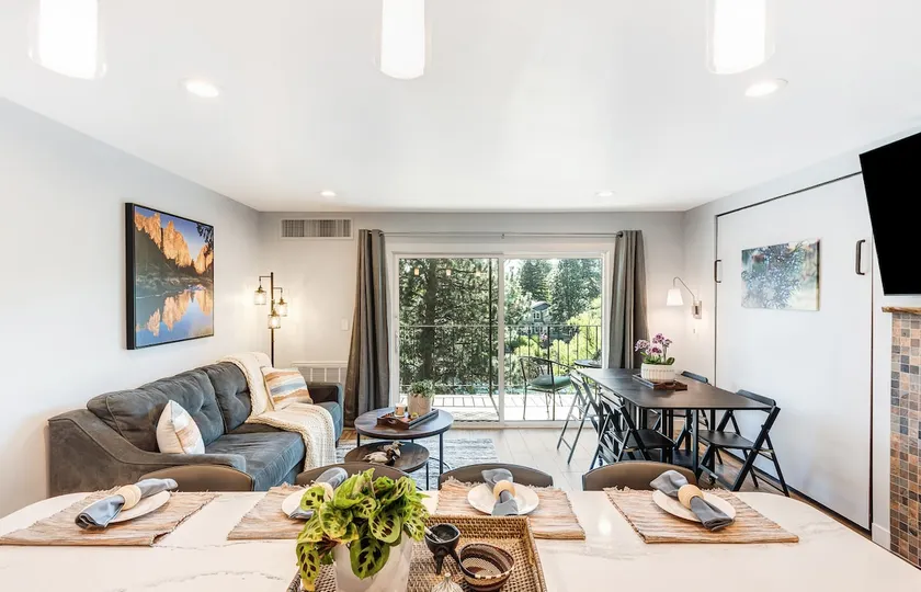 Gorgeous Condo With River View - Pool and Hot Tub - Image 1