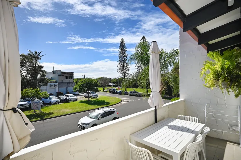 Beachfront 1BR, Loft - Surf, Cafe, Relax - Image 1