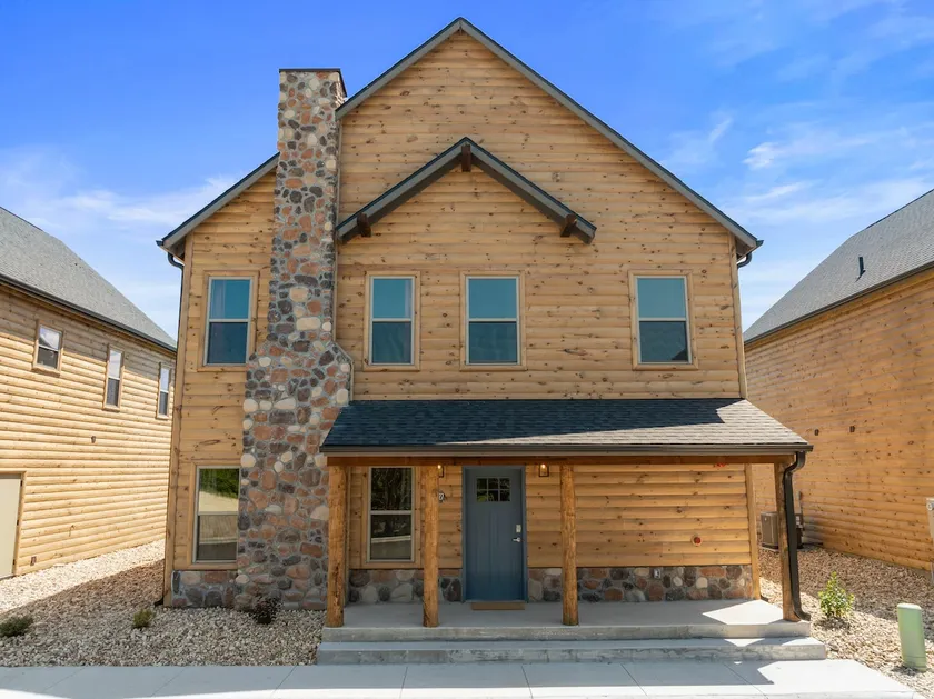 Lakeview Home: HotTub, Pool Access, Gym, Firepit - Image 1