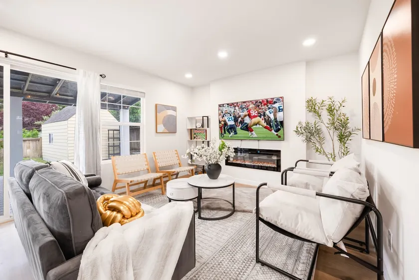 Newly Remodeled Hilltop 4B Retreat with Gym - Image 1