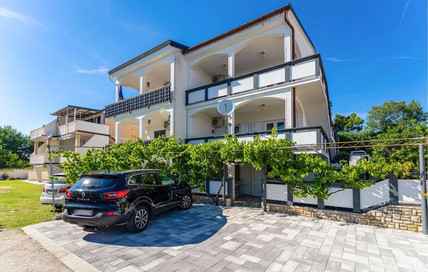 2 bedroom awesome apartment in Rtina - Image 1
