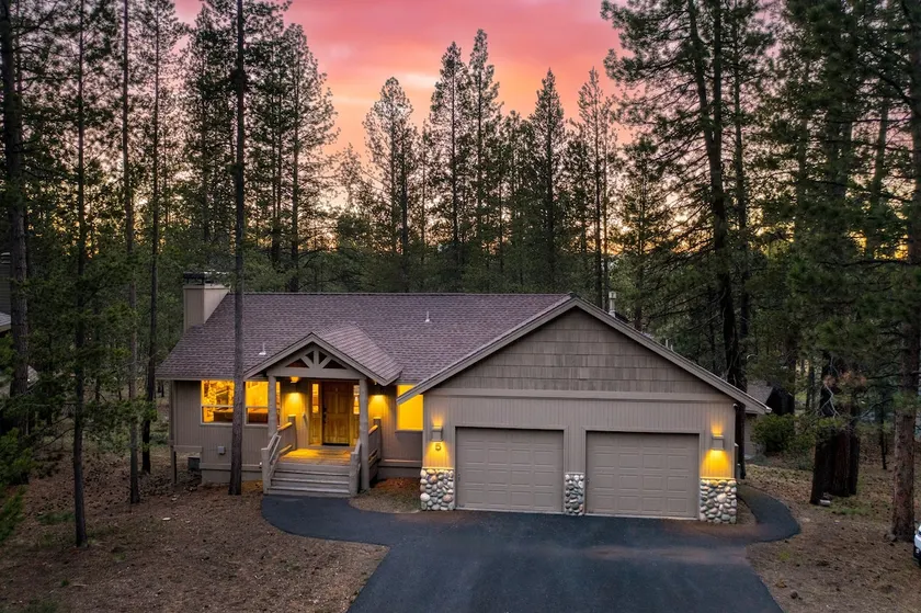 Sunriver Quail by AvantStay | Game Room + Hot Tub - Image 1
