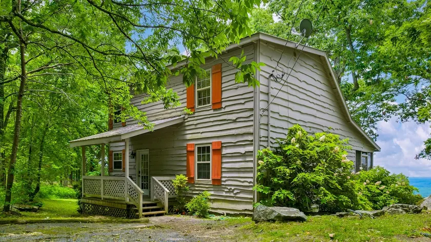 Sunset ROCKS-sleeps 8 with brow view, hot tub, & f - Image 1