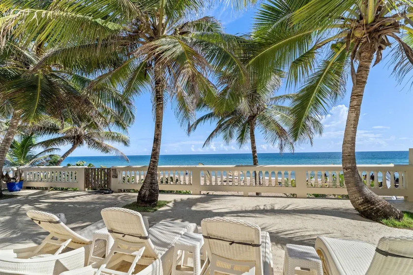 Sandy Beach Villa - Spectacular setting on the beach (full service generator) - Image 1