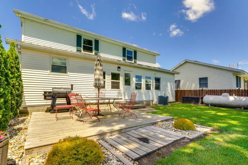 Howe Retreat w/ Fire Pit + Private Boat Dock! - Image 1