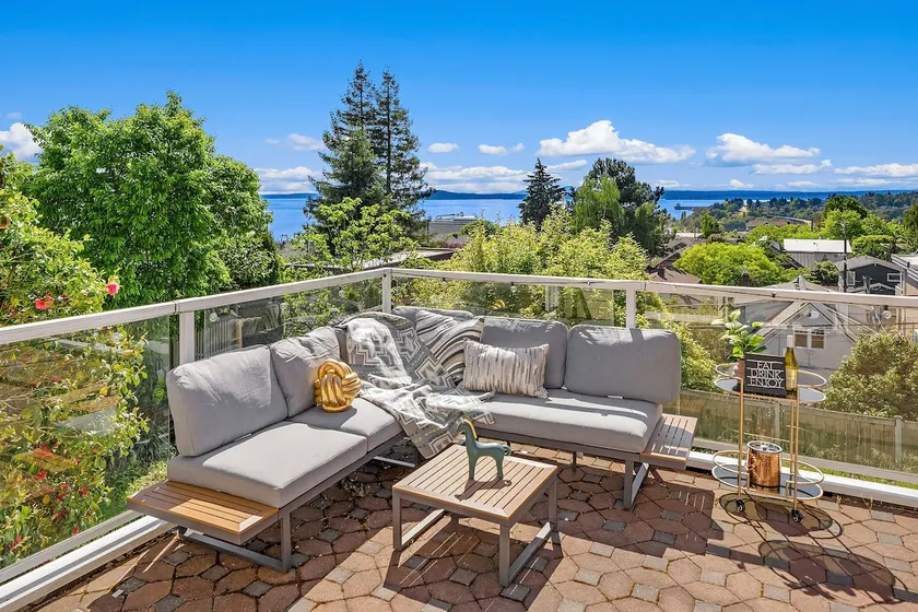 Queen Anne Retreat with Bay Views Dining & Shop - Image 1