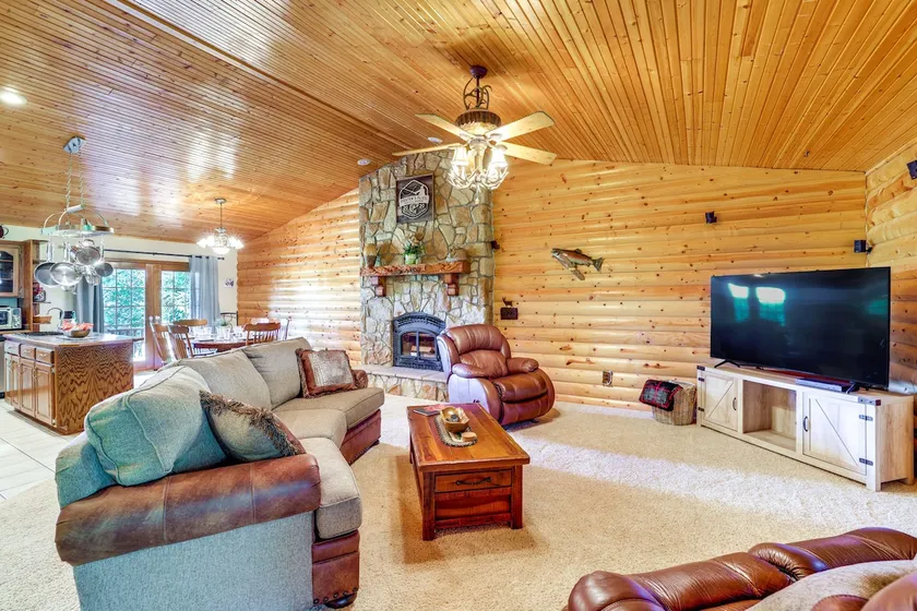 'just a Cast Away' Cassville Cabin w/ Covered Deck - Image 1