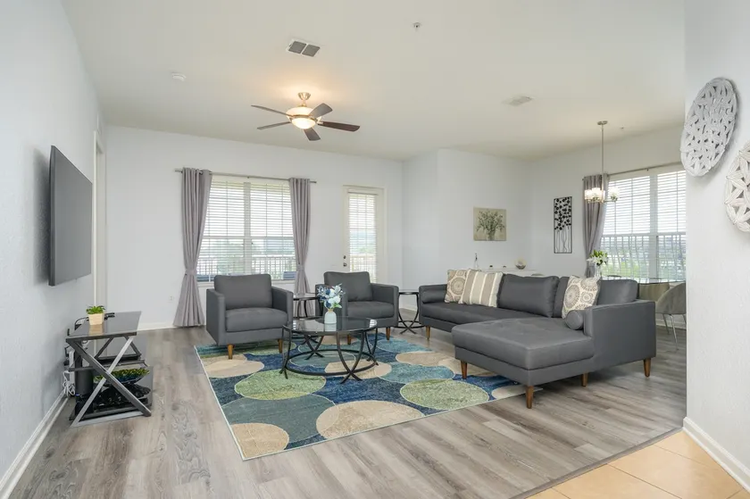 Penthouse Vacation Condo, Near the Parks - 2016 - Image 1