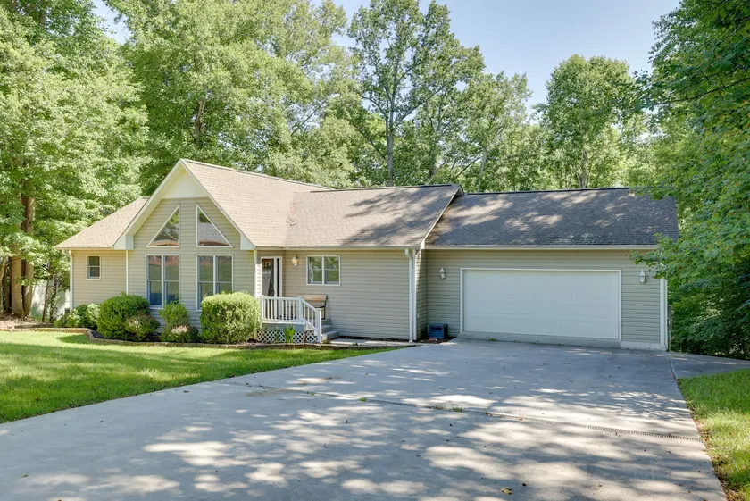 Smith Mountain Lake Home w/ Private Hot Tub & Dock - Image 1