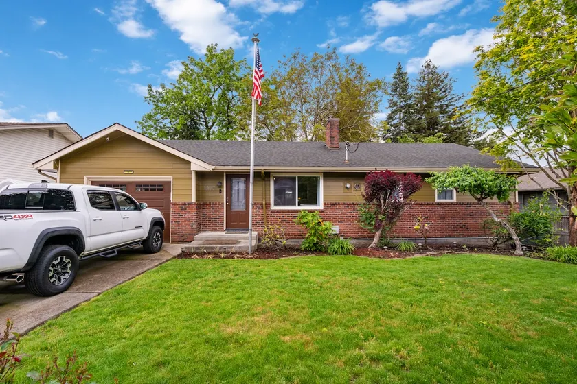 Convenient Downtown Washougal Stay! - Image 1