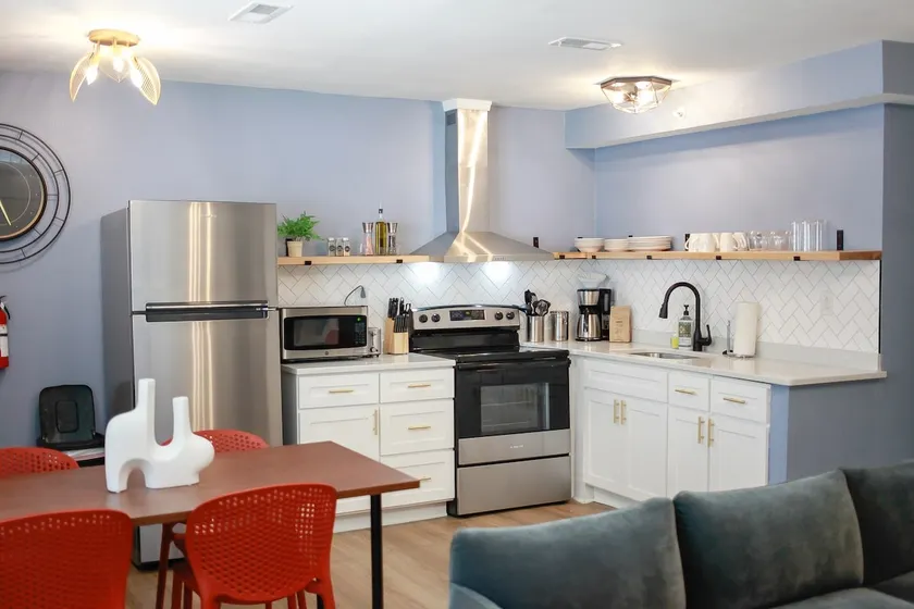 Sojourn's Harborage Jellyfish Suite Near Beach. - Image 1