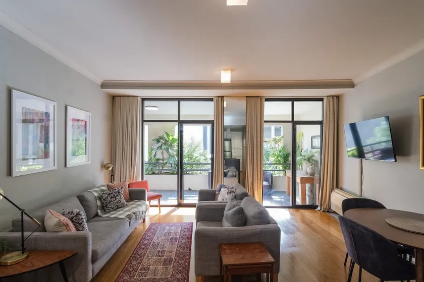 Stunning 1Bed Surry Hills Balcony Apt w Parking - Image 1