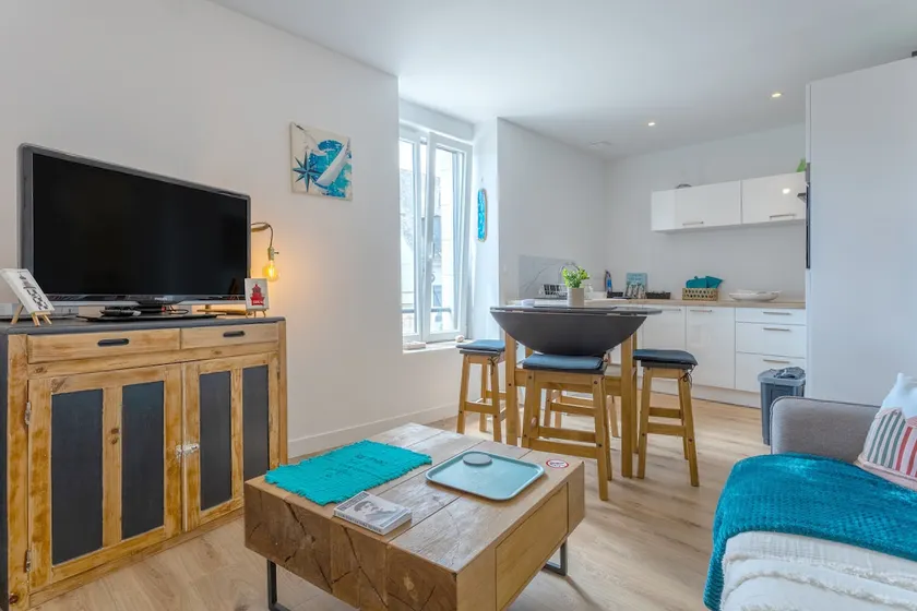 Bright apartment 150 m from the sea - Image 1
