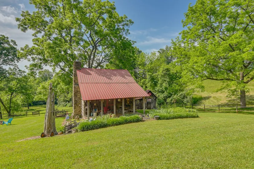 Ferrum Rustic Cabin in the Valley w/ Fire Pit - Image 1