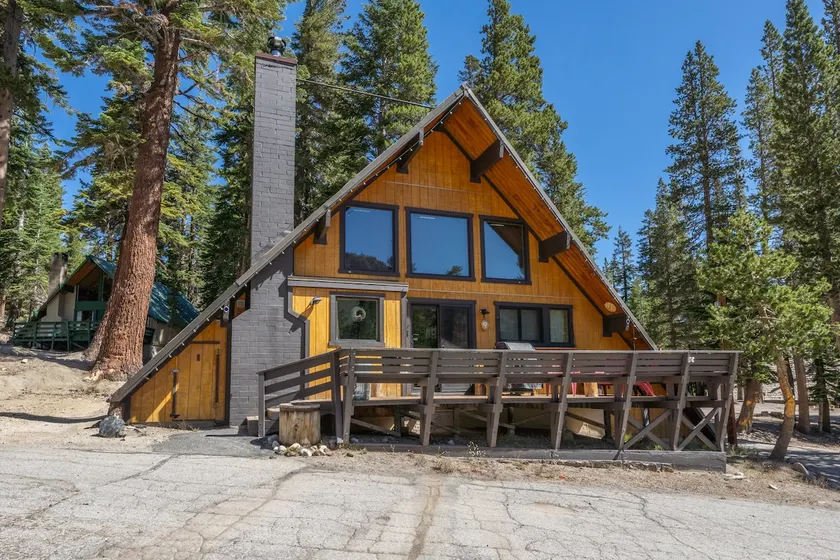 Chalet 9 - Steps from slopes, perfect year-round - Image 1