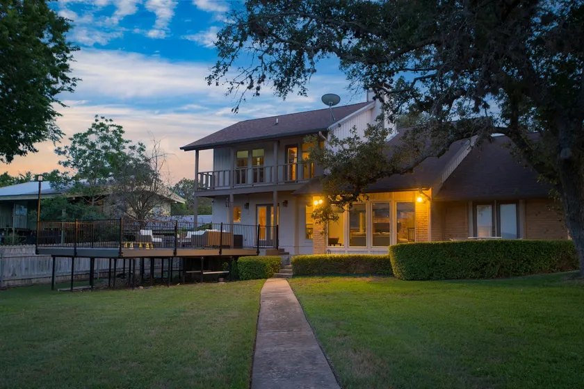 Travis by Avantstay Waterfront Lake Retreat - Image 1
