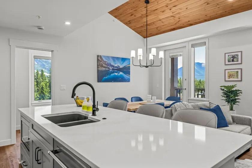 Three Sisters Skyline | Designer Penthouse - Image 1