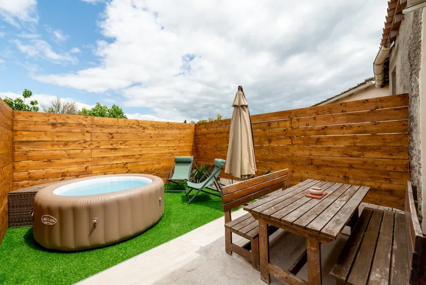 L'Oustalou - Jacuzzi - Air conditioning - Garden - Image 1